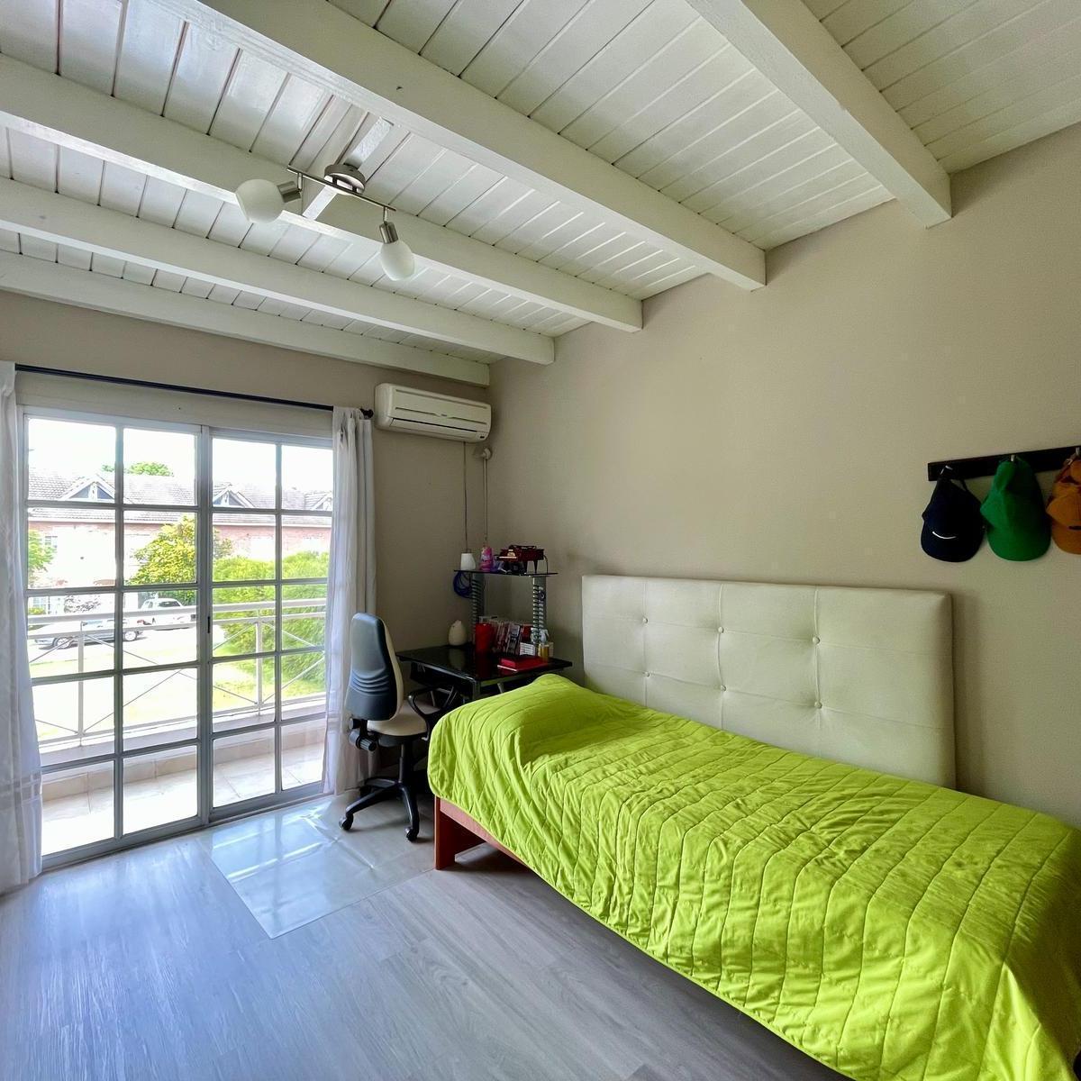 Venta Casa 6 Ambientes Amoblada en Barrio El Mirador, Hurlingham 1