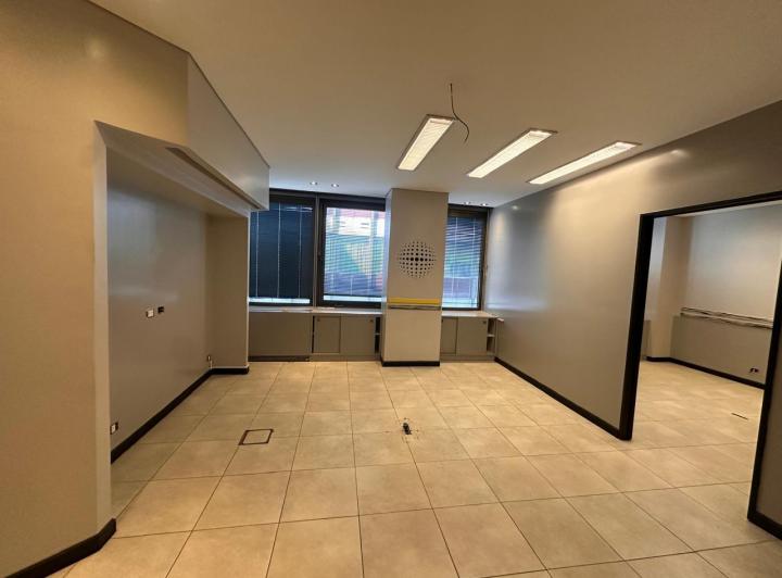 Foto de ALQUILER OFICINA EN MICROCENTRO - EDIFICIO "CLUB ALEMAN", imagen 4