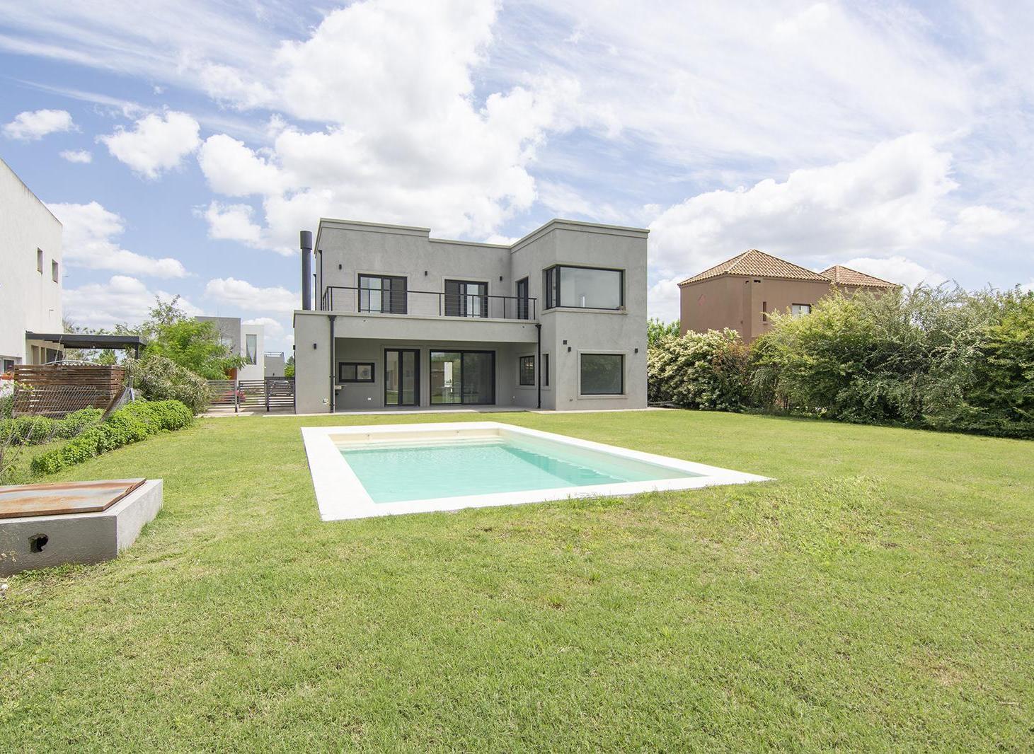Venta Casa 5 ambientes vista al lago , Barrio Islas, el Canton