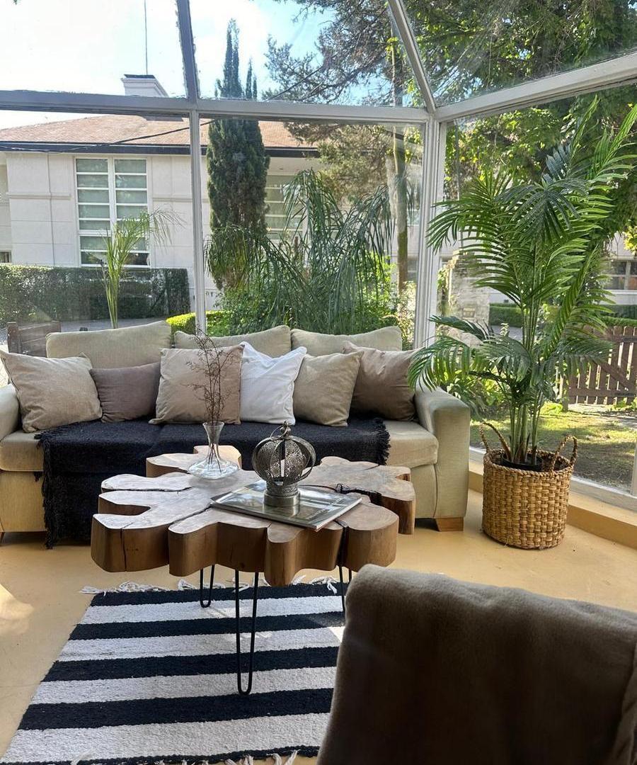 VENTA CASA 5 AMBIENTES BARRIO CERRADO MIRAFLORES