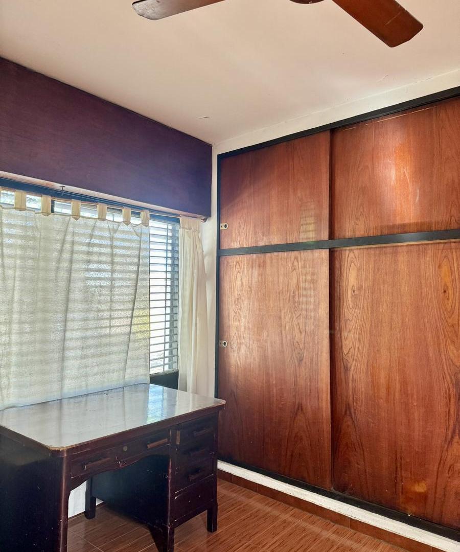 Foto de VENTA CASA EN PH AL FRENTE 4 DORMITORIOS - GARAGE Y PARQUE - LANUSITA, imagen 4