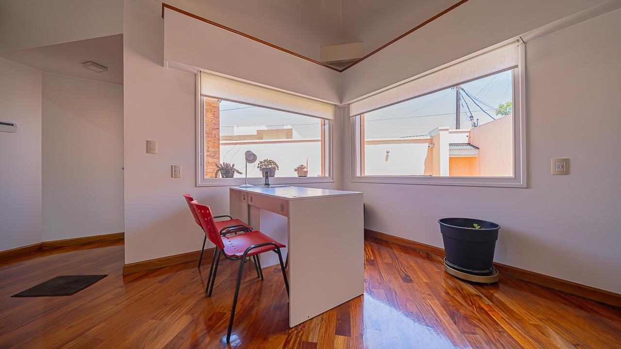 Foto de Venta Casa 6 Ambientes con pileta en Ramos Mejía B. Don Bosco, imagen 1