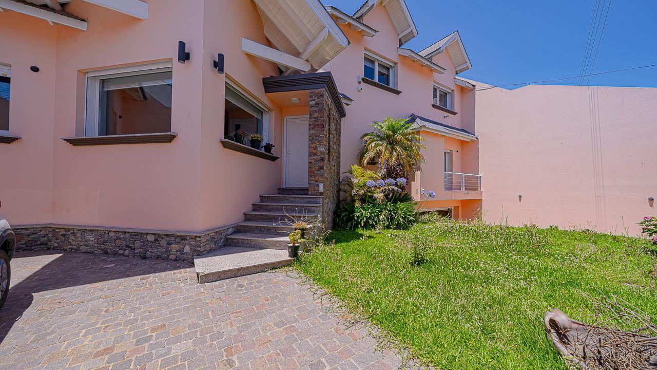 Venta Casa 6 Ambientes con pileta en Ramos Mejía B. Don Bosco