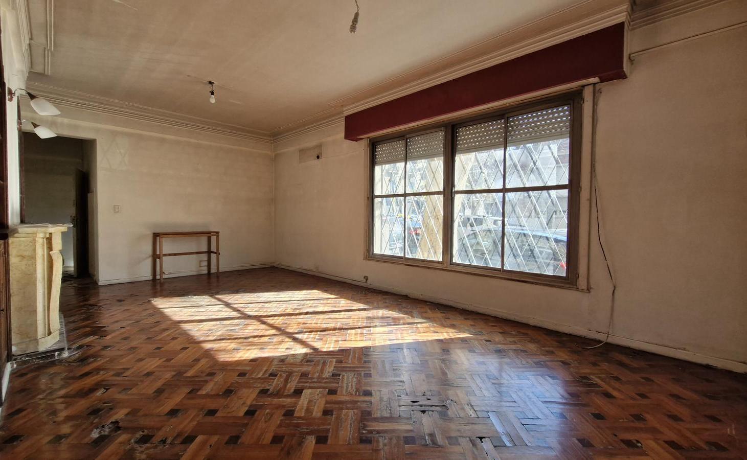 Venta PH 7 ambientes patio y cochera. A refaccionar. Apto Crédito en Barracas