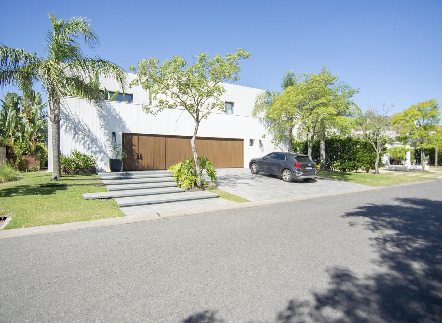 EN VENTA. CASA 4 DORMITORIOS. BARRIO EL GOLF. NORDELTA