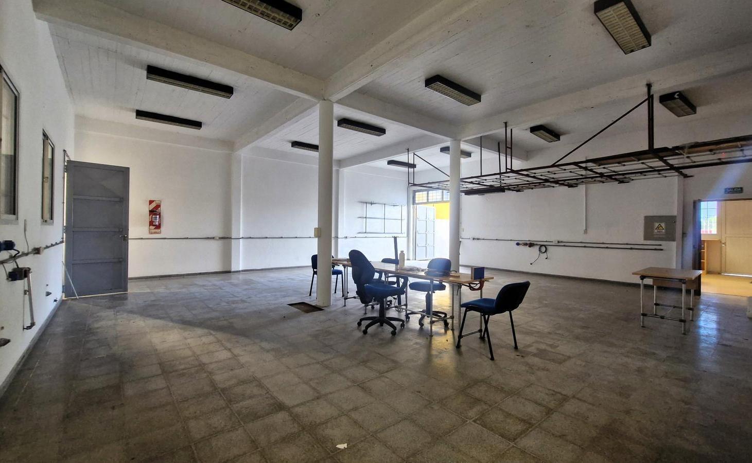 Foto de ALQUILER DEPOSITO Y OFICINAS EN VILLA ELISA LA PLATA, imagen 4