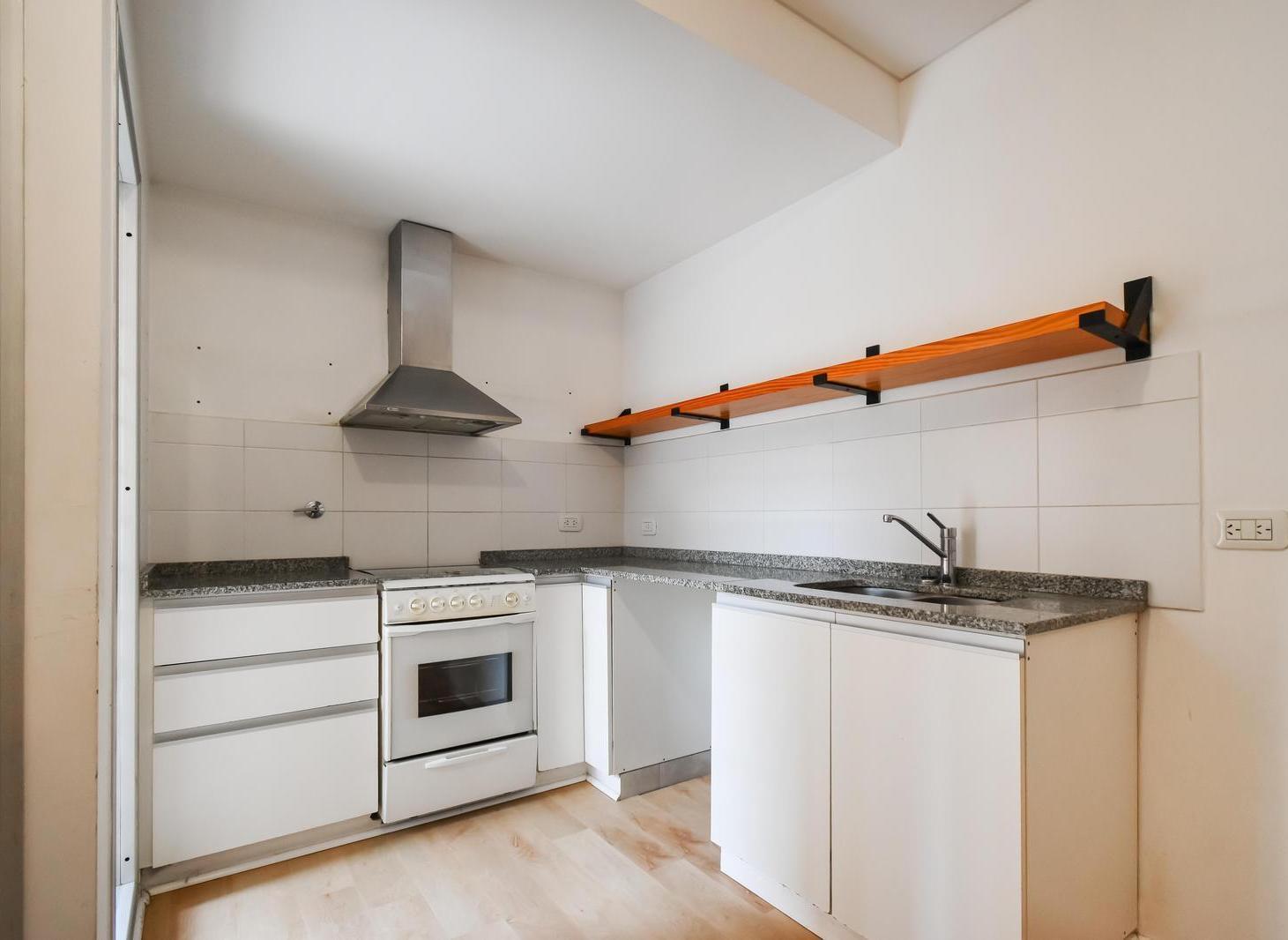 Foto de Venta Departamento 2 Ambientes con Patio en Villa Pueyrredon, imagen 2
