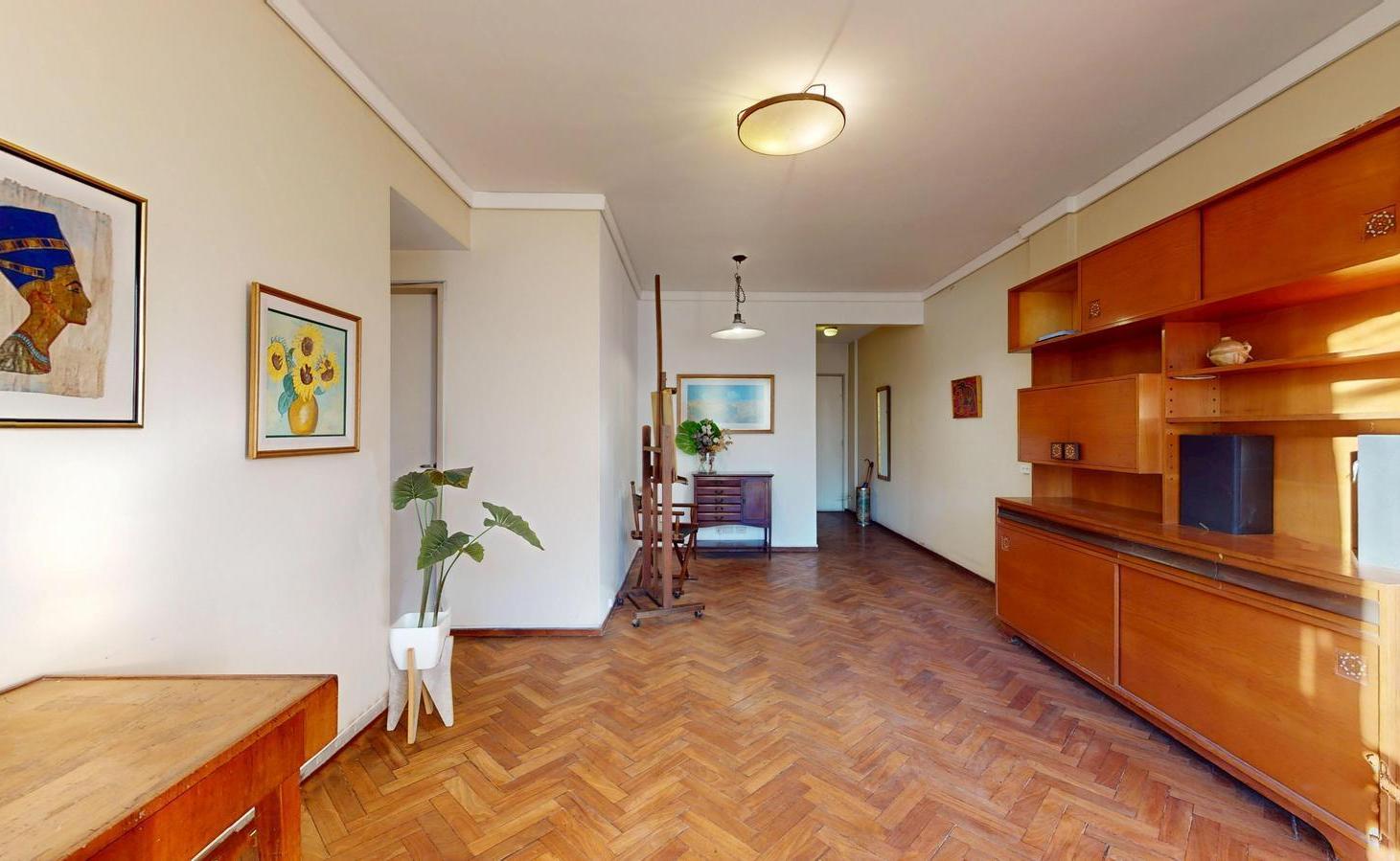 Venta Departamento 3 ambientes con dependencia, balcón y baulera en Caballito