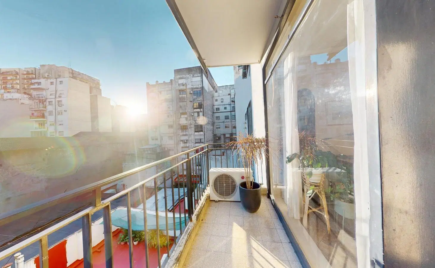 Venta Departamento 3 ambientes con dependencia, balcón y baulera en Caballito 3