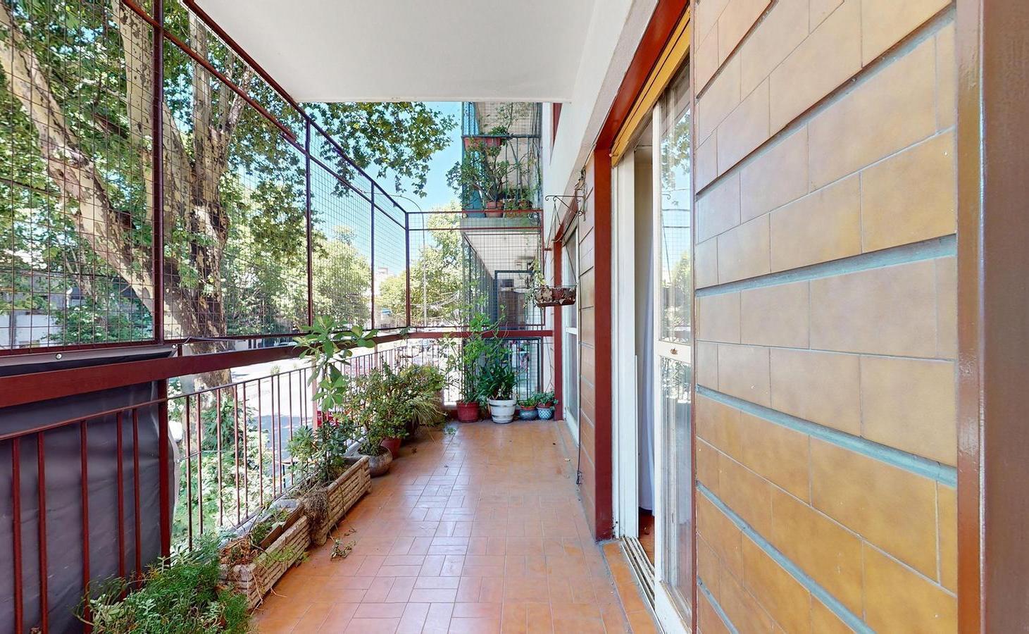 Venta Departamento 4 ambientes con dependencia, Semipiso Balcón Aterrazado y Patio en Villa Crespo