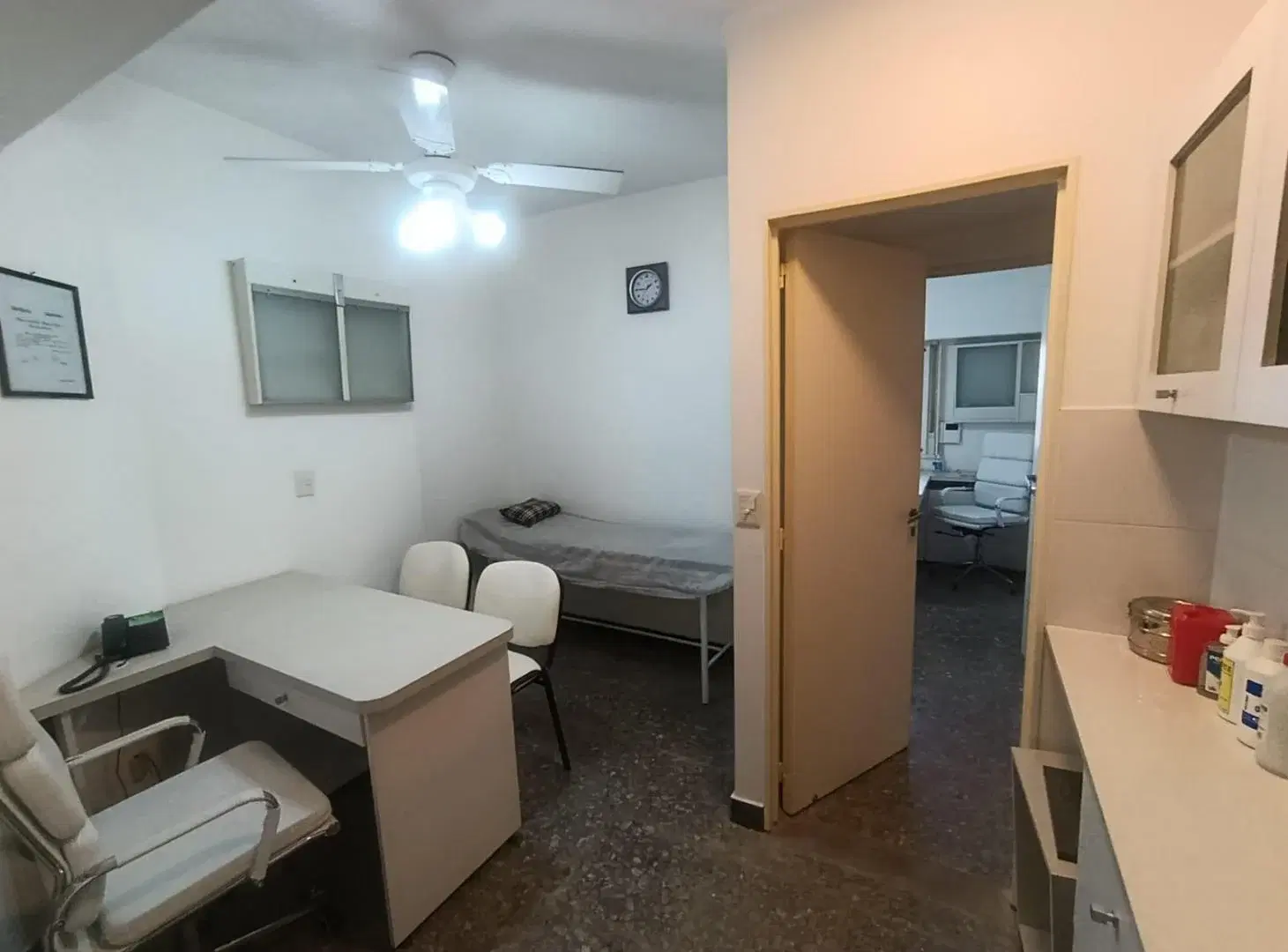 Venta Depto 3 amb, PB 2 Consultorios equipados y Cochera Fija en Monte Castro 5