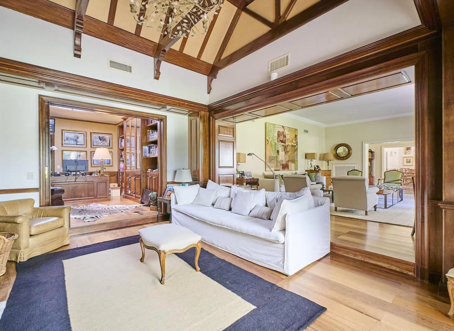 Venta Residencia de Categoría en el corazón de Acassuso 3