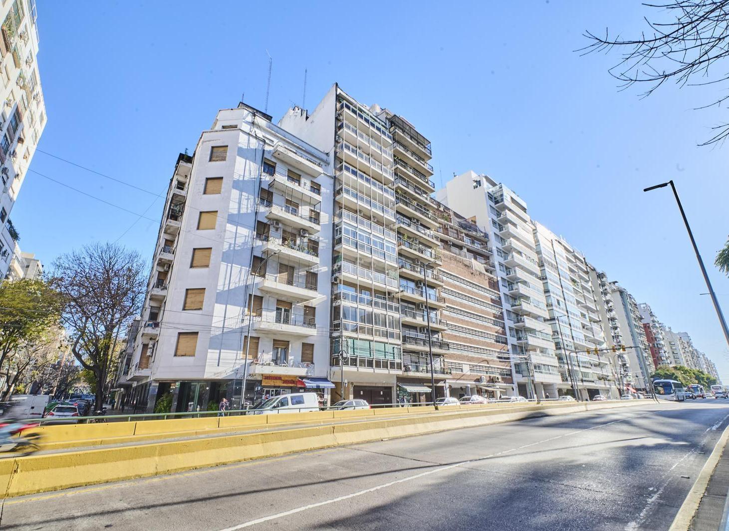Venta Departamento 5 ambientes patio, parrilla y espacio guardacoche en Palermo