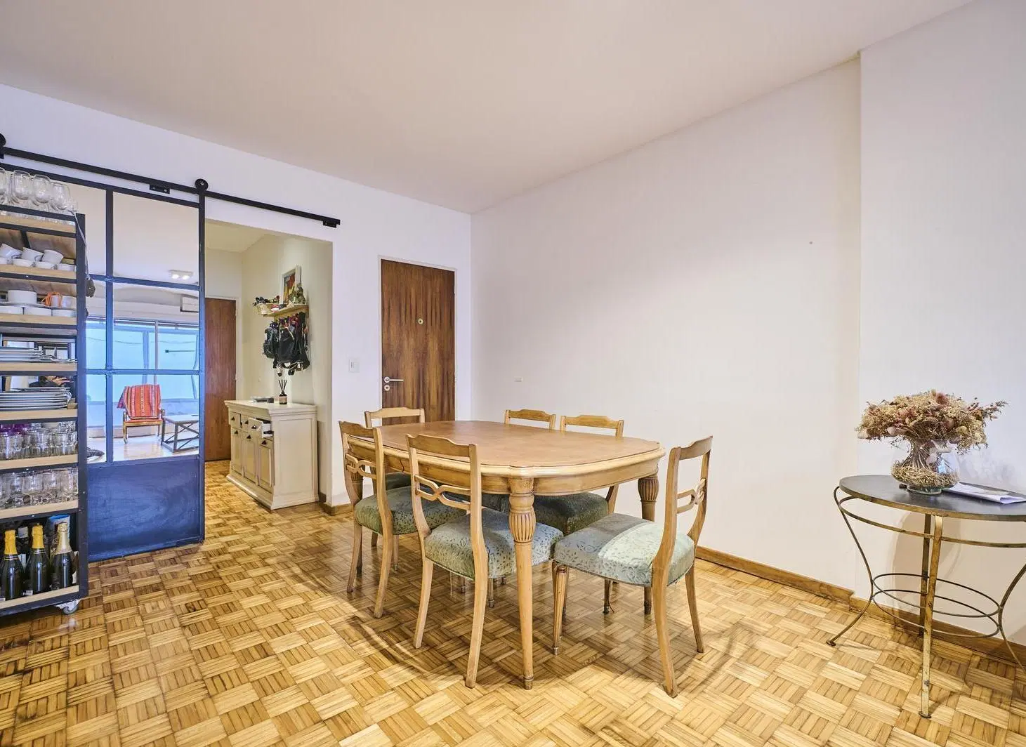 Venta Departamento 5 ambientes  patio, parrilla y espacio guardacoche en Palermo 5