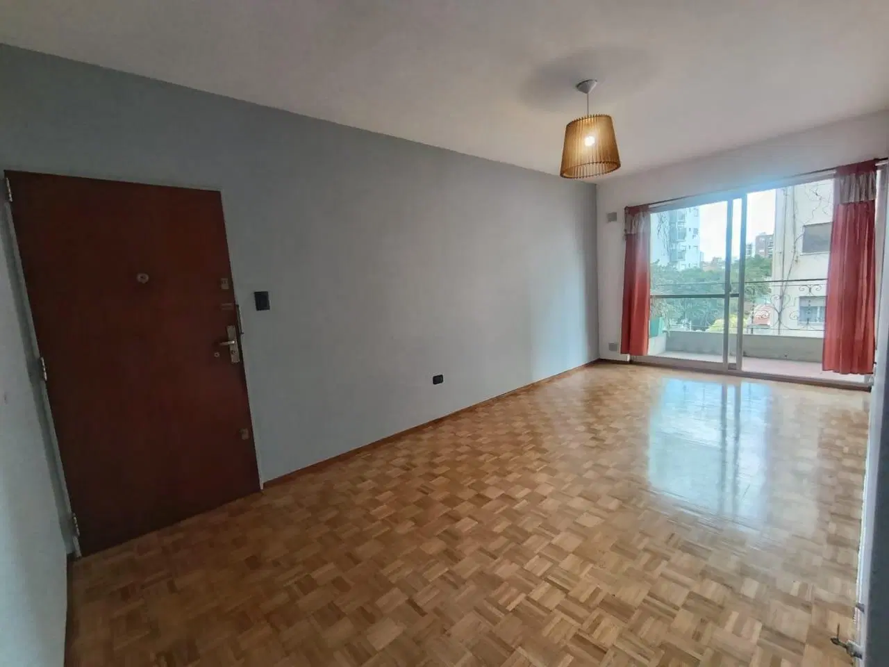 Venta Departamento 3 ambientes al frente con Balcón y Cochera Fija Velez Sarsfield 4