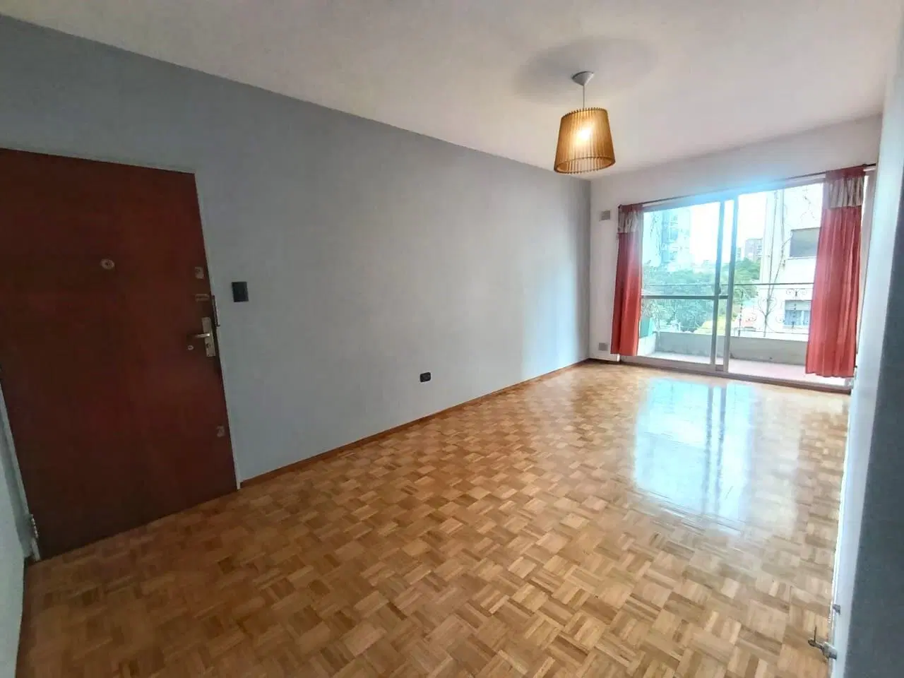 Venta Departamento 3 ambientes al frente con Balcón y Cochera Fija Velez Sarsfield 2