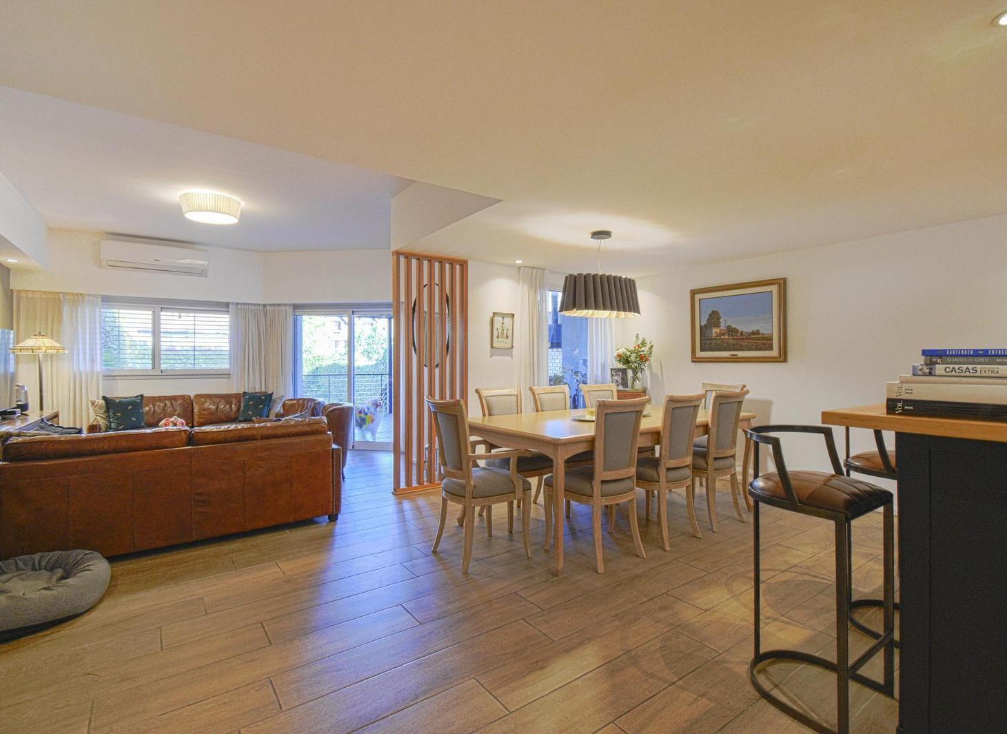 Venta Casa 6 Ambientes con Jardín y Pileta en Acassuso
