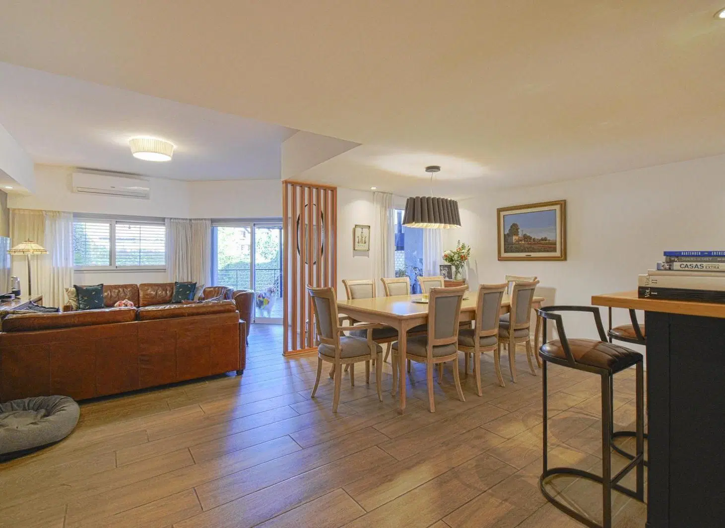Venta Casa 6 Ambientes con Jardín y Pileta en Acassuso 2