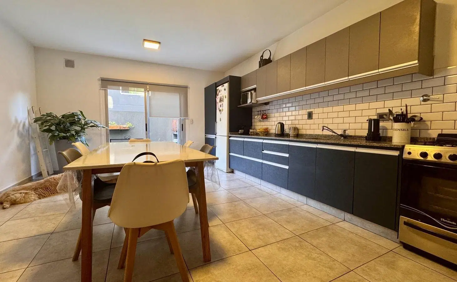 VENTA DEPARTAMENTO 3 AMBIENTES CON PATIO Y COCHERA, LOMAS DEL MIRADOR 4