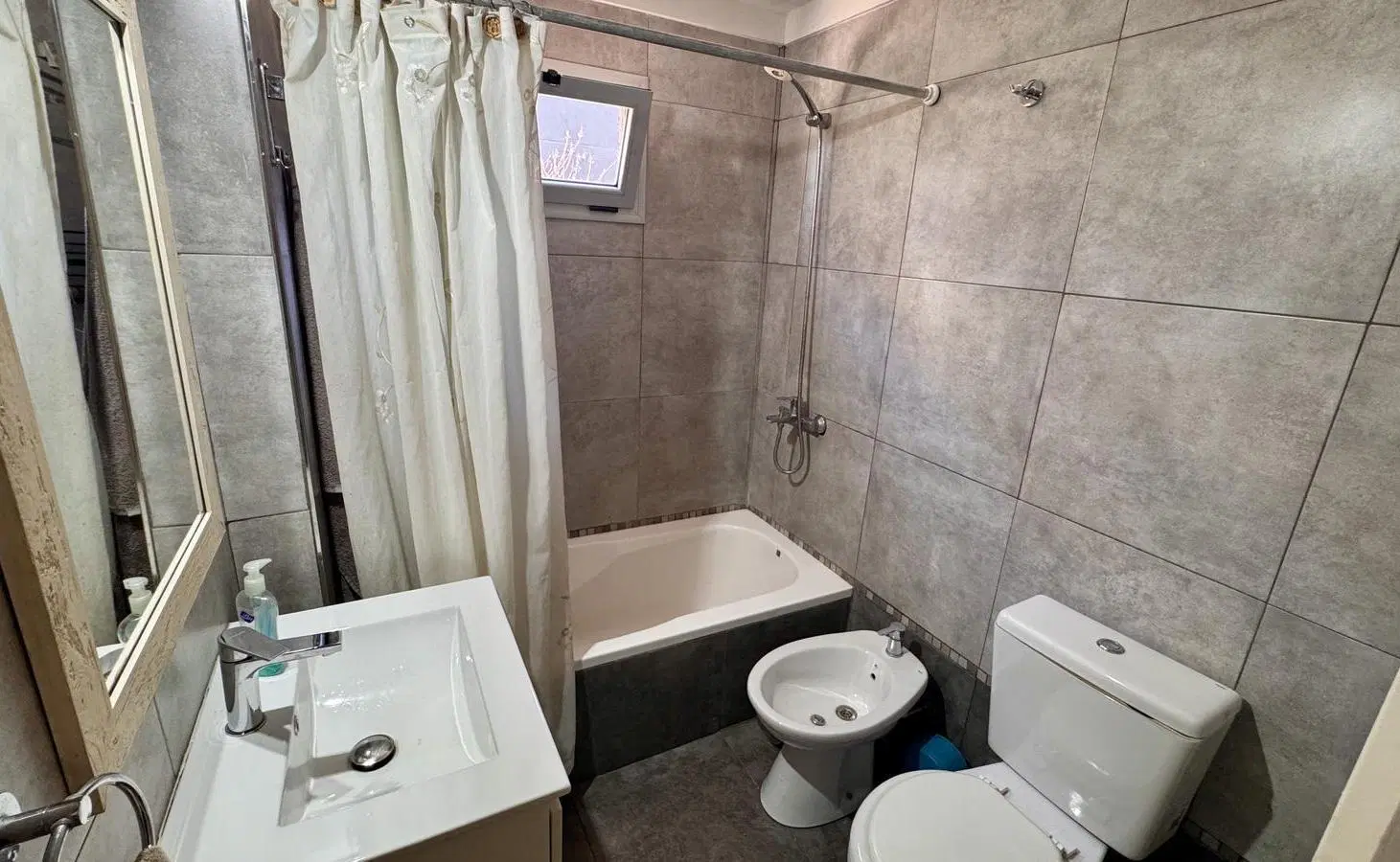 VENTA DEPARTAMENTO 3 AMBIENTES CON PATIO Y COCHERA, LOMAS DEL MIRADOR 2