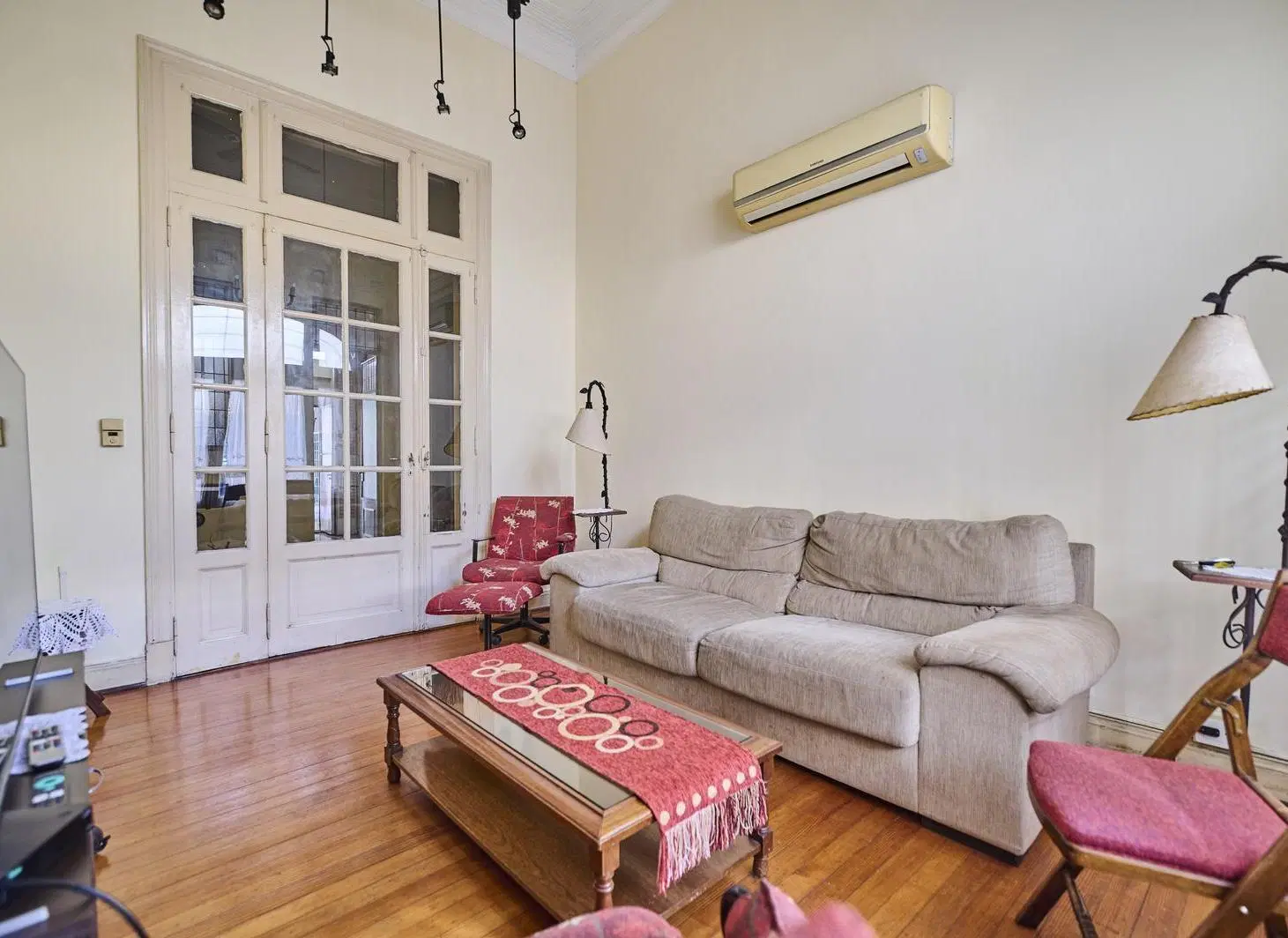Venta PH 6 Ambientes con Cochera y Patio en Flores. Oportunidad 5