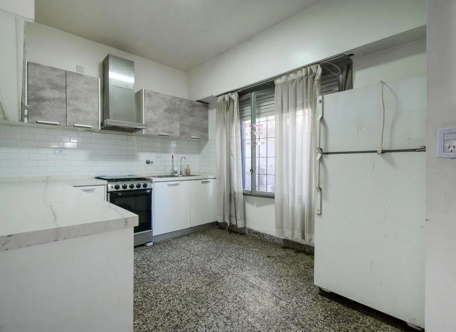 VENTA PH DE 4 AMBIENTES CON PATIO CENTRO DE BALLESTER 8