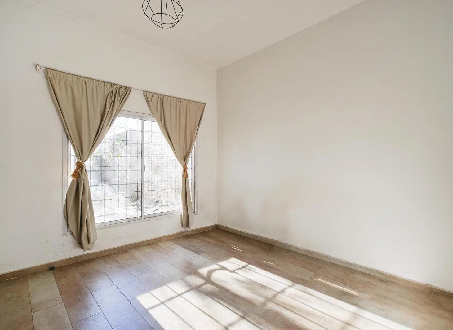 VENTA PH DE 4 AMBIENTES CON PATIO CENTRO DE BALLESTER 2