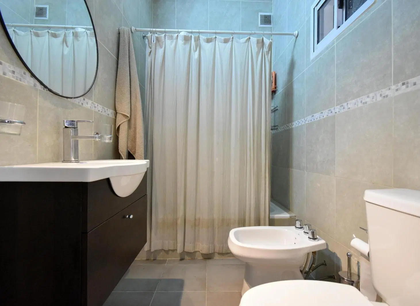 VENTA PH DE 4 AMBIENTES CON PATIO CENTRO DE BALLESTER 5