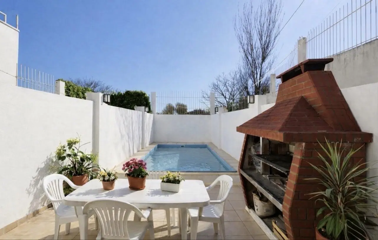 Venta Triplex 5 ambientes con patio y pileta, 3 cocheras, Saavedra 2