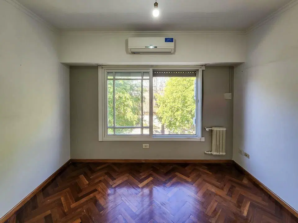 Venta Triplex 5 ambientes con patio y pileta, 3 cocheras, Saavedra 5