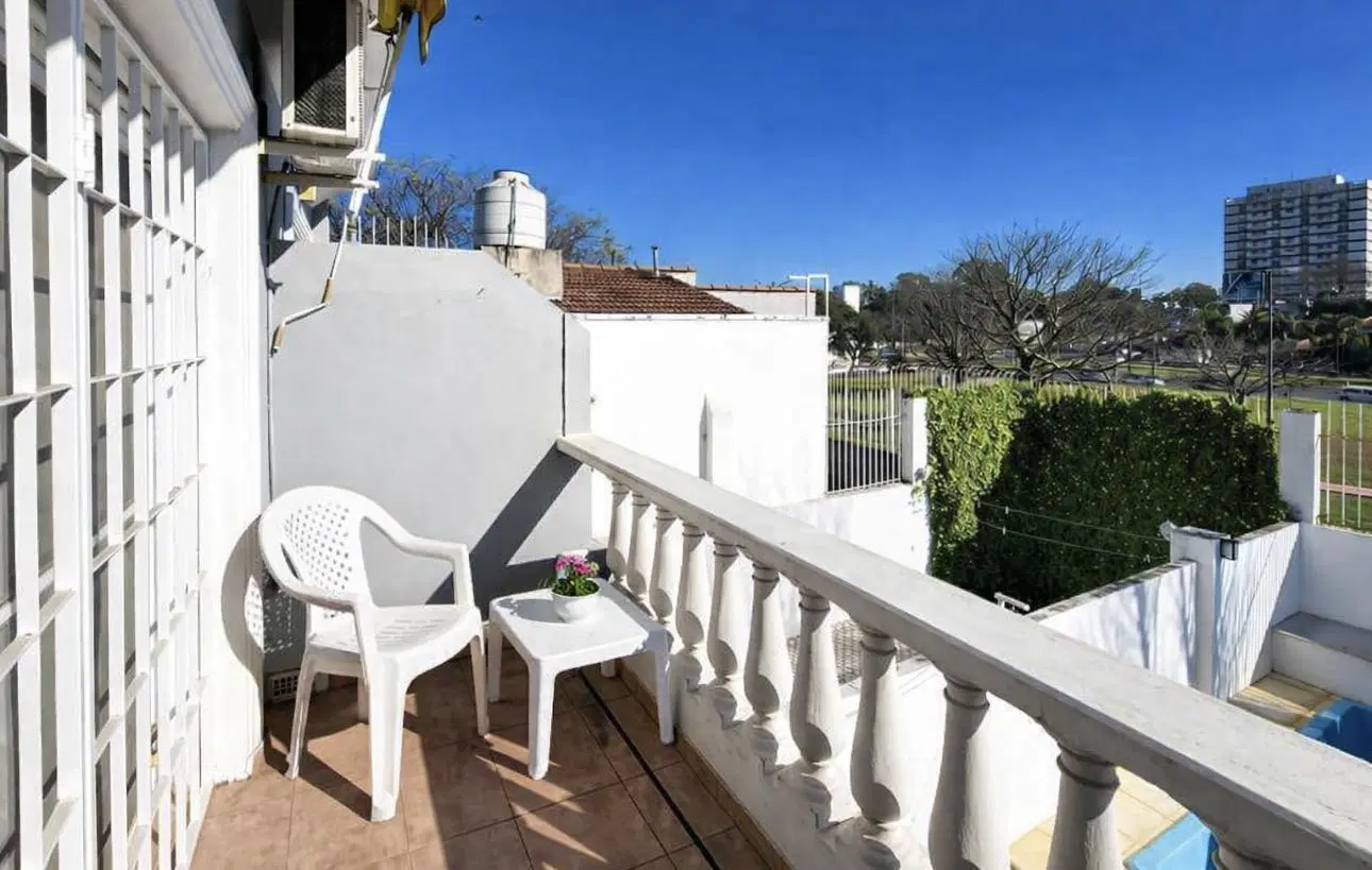 Venta Triplex 5 ambientes con patio y pileta, 3 cocheras, Saavedra 3