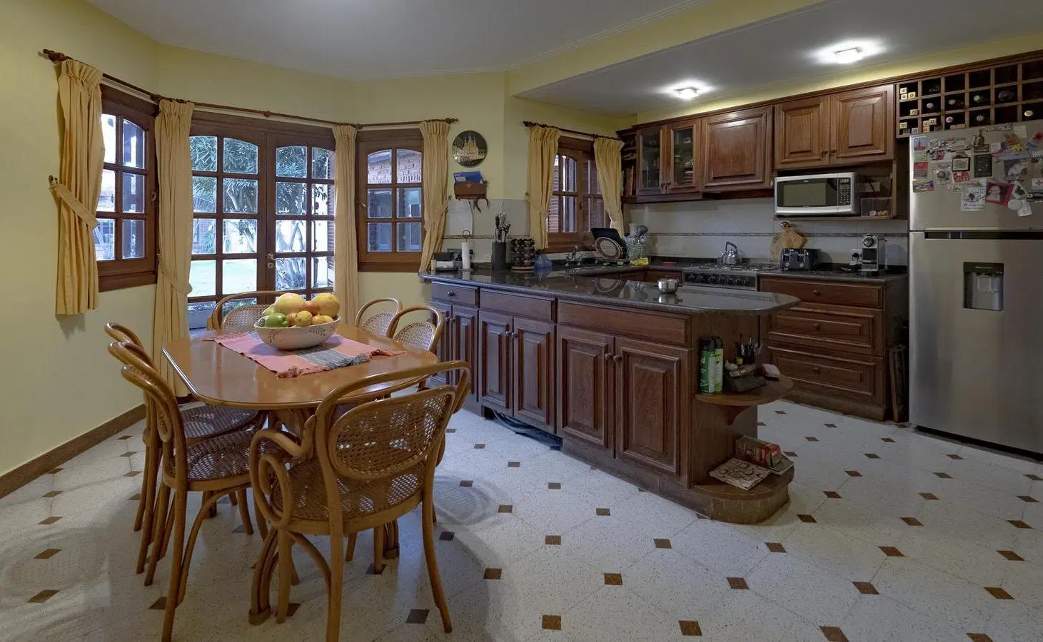 Venta de Casa con piscina, gimnasio y quincho en Villa Sarmiento 3