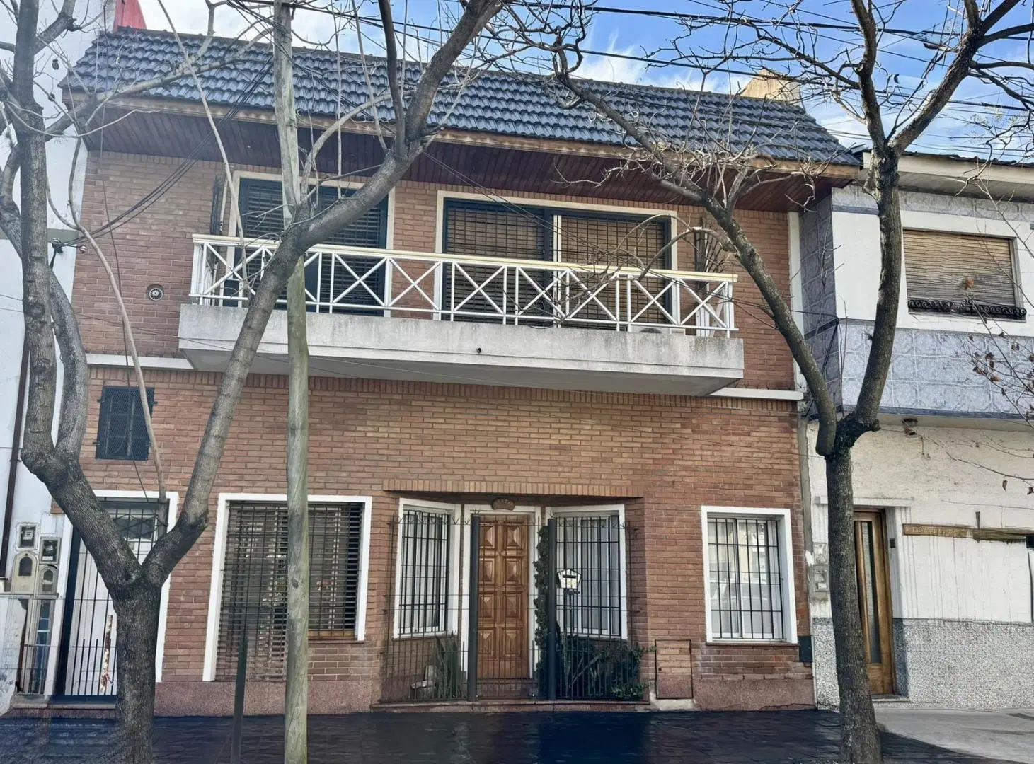 VENTA CASA 4 AMBIENTES CON PATIO Y PARRILLERO EN GERLI OESTE 5