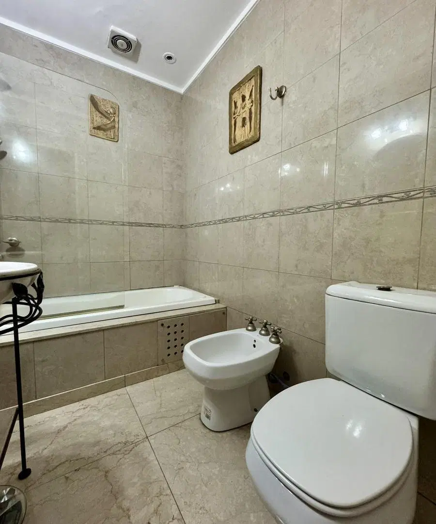 VENTA CASA 4 AMBIENTES CON PATIO Y PARRILLERO EN GERLI OESTE 2