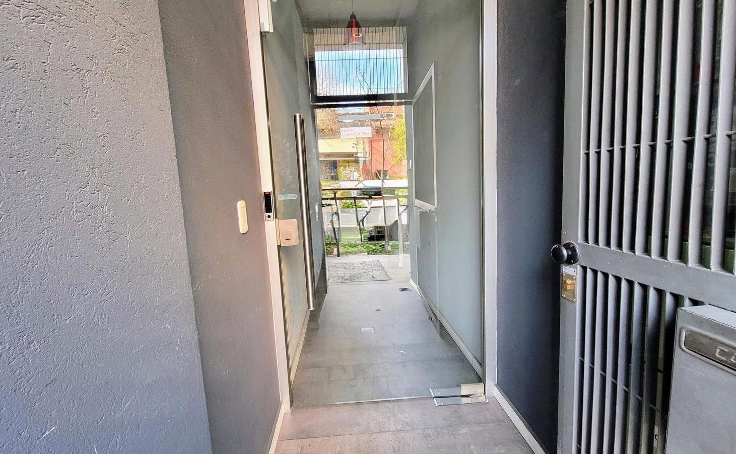 Foto de ALQUILER GRAN DEPARTAMENTO DUPLEX 2 AMBIENTES CON BALCON TERRAZA VILLA CRESPO, imagen 2