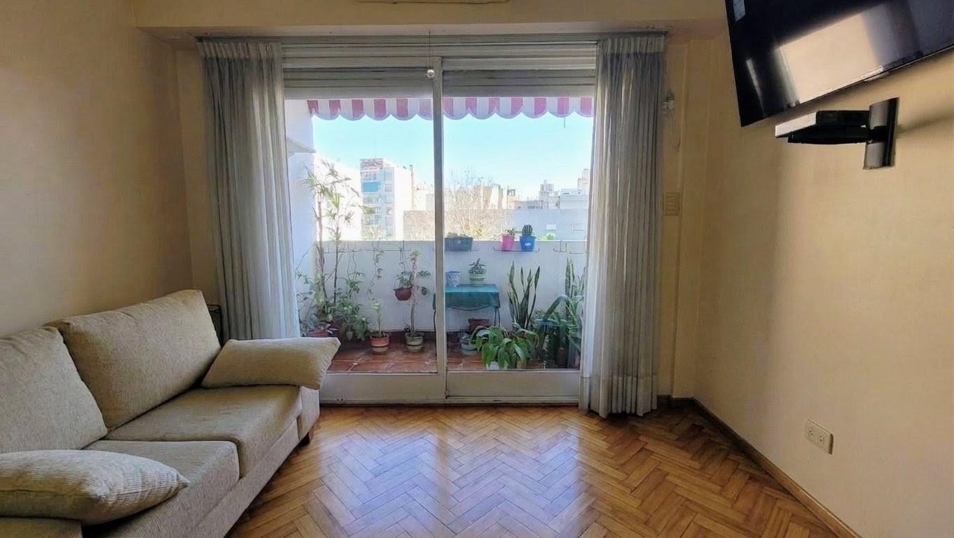 Foto de VENTA DEPARTAMENTO 3 AMBIENTES CON BALCON APTO CREDITO EN RECOLETA, imagen 2