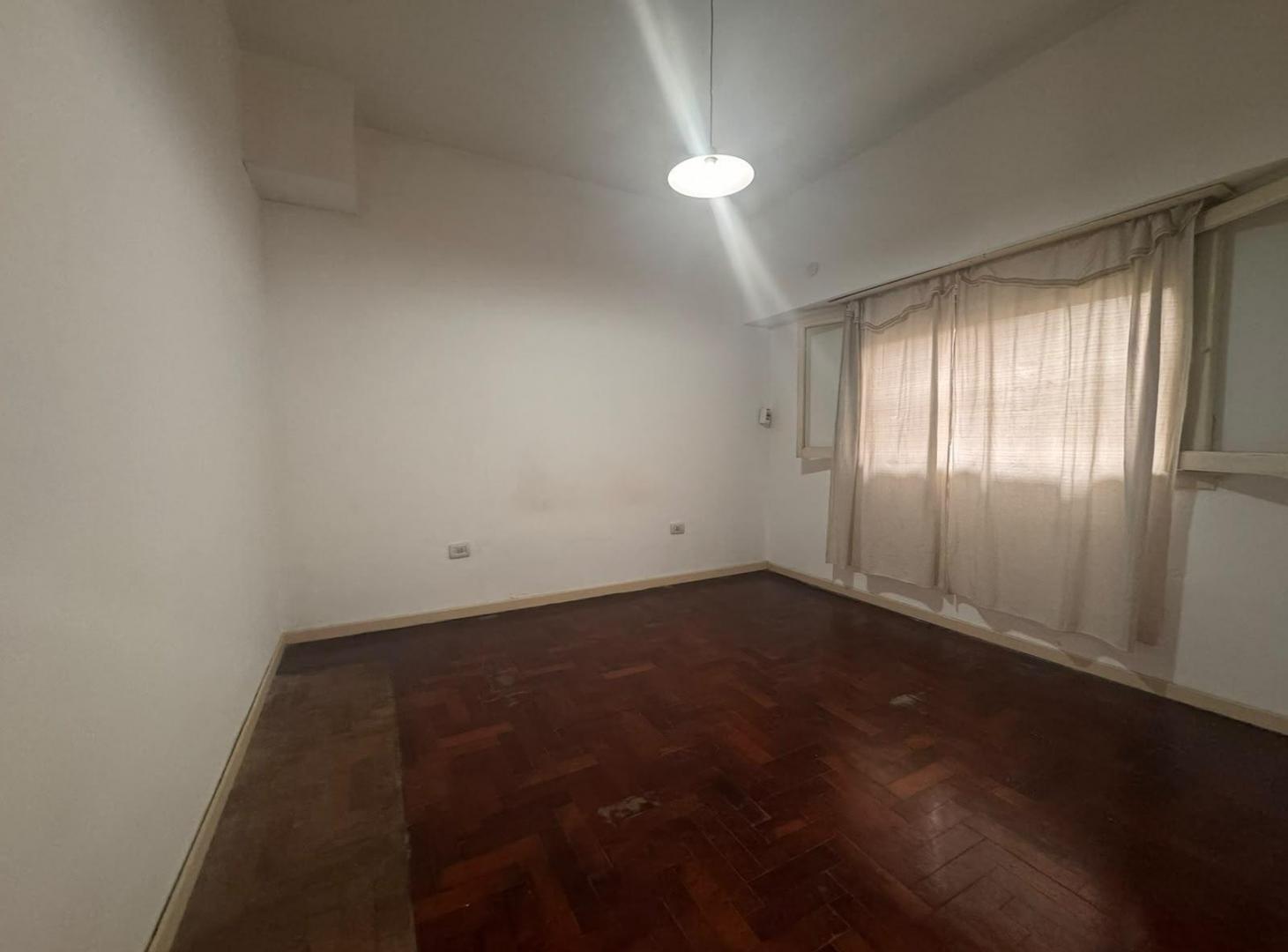 Foto de VENTA CASA 4 AMBIENTES EN JOSE LEON SUAREZ, imagen 2