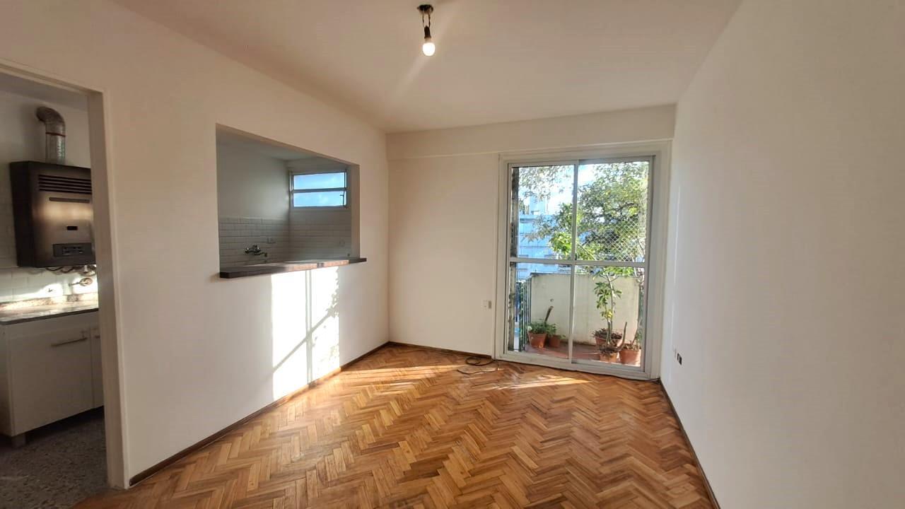 Foto de Alquiler Departamento 3 Ambientes con Terraza Común por Escalera en, imagen 4