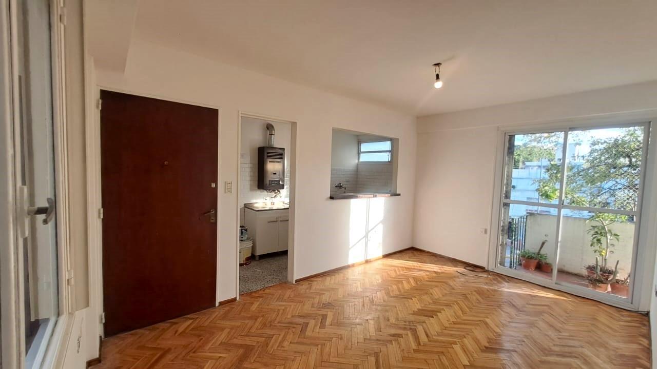Foto de Alquiler Departamento 3 Ambientes con Terraza Común por Escalera en, imagen 1