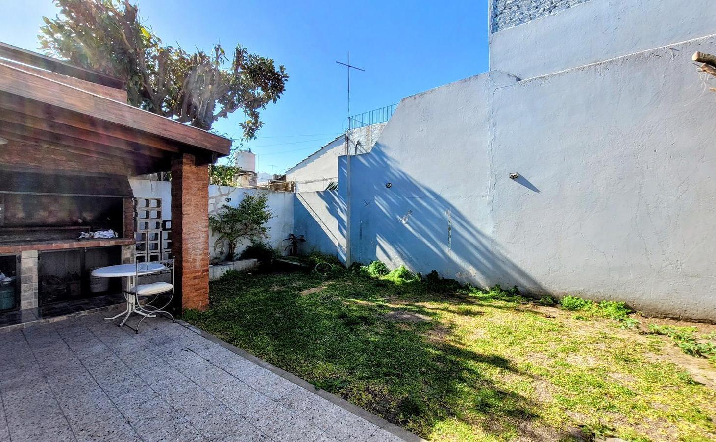 Foto de VENTA CASA 4 AMBIENTES APTO CREDITO EN RAMOS MEJIA, imagen 1