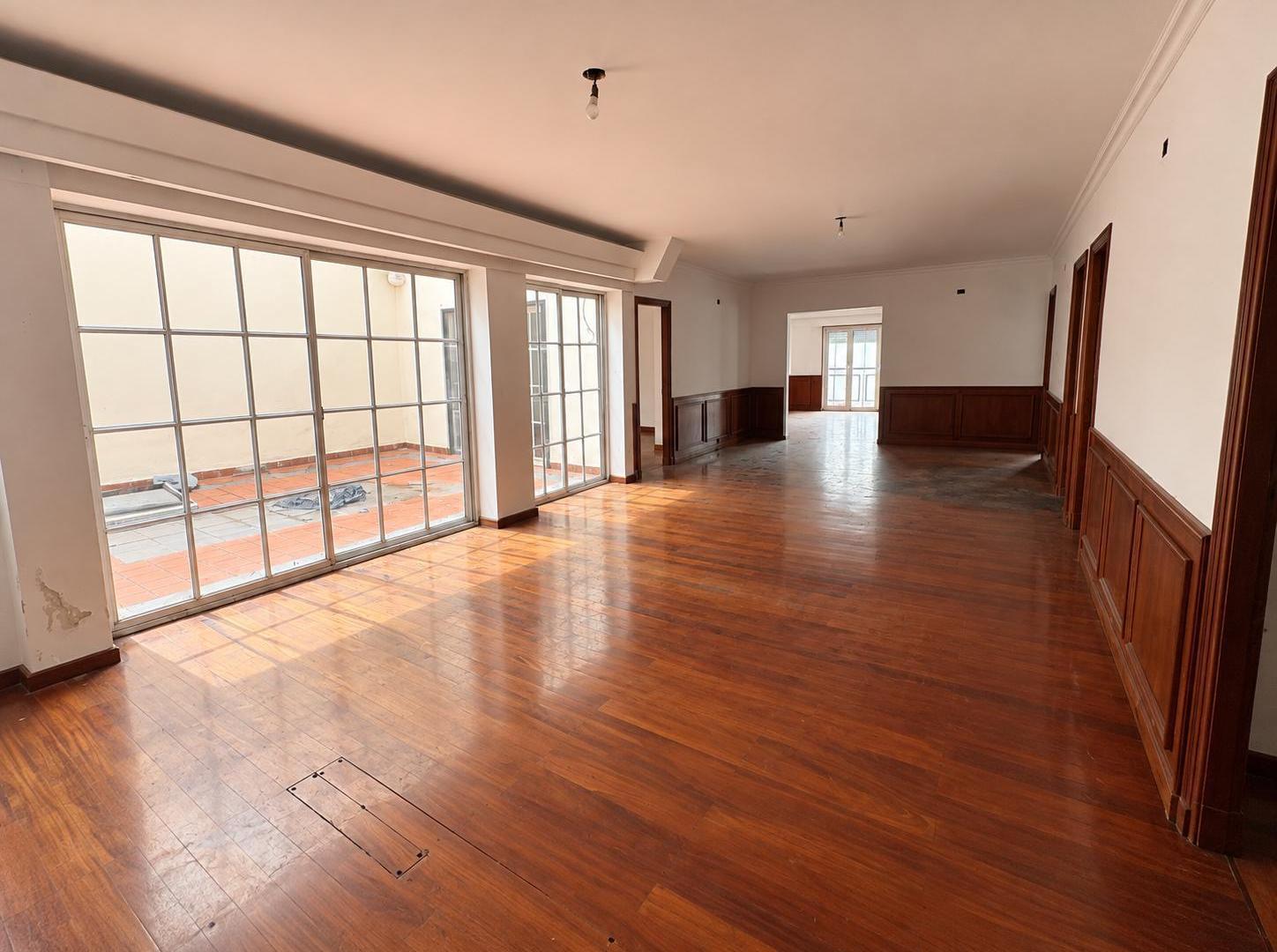 Foto de Venta Departamento 11 Ambientes con 3 cocheras patio terraza apto, imagen 1