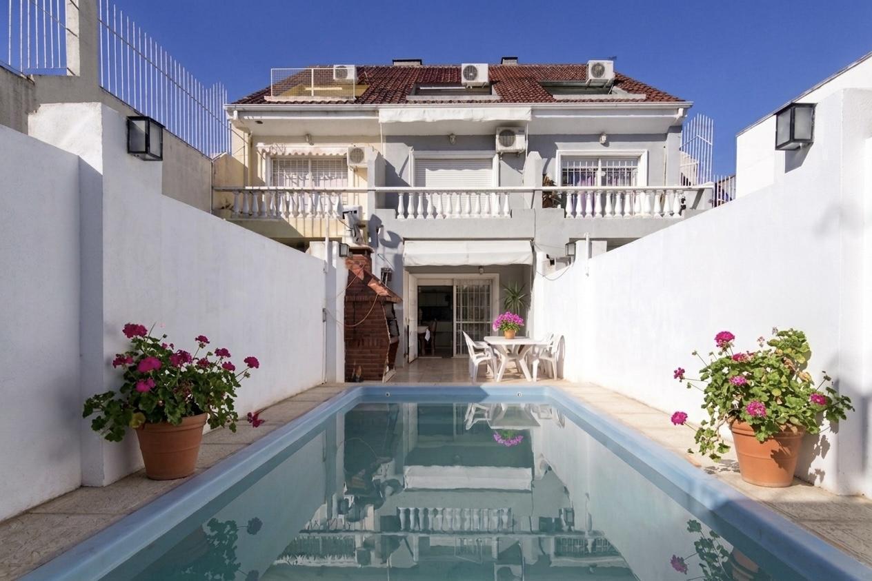 Foto de Venta Triplex 5 ambientes con patio y pileta, 3 cocheras, Saavedra, imagen 5