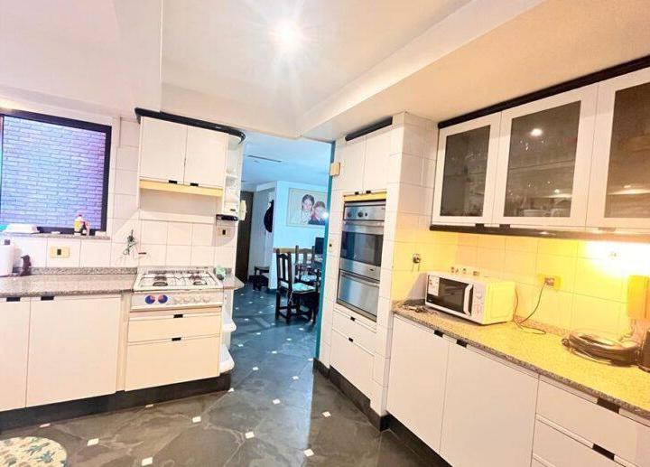 Venta/Permuta Departamento Semipiso Cuatro Dormitorios Cochera Baulera. Rio 1