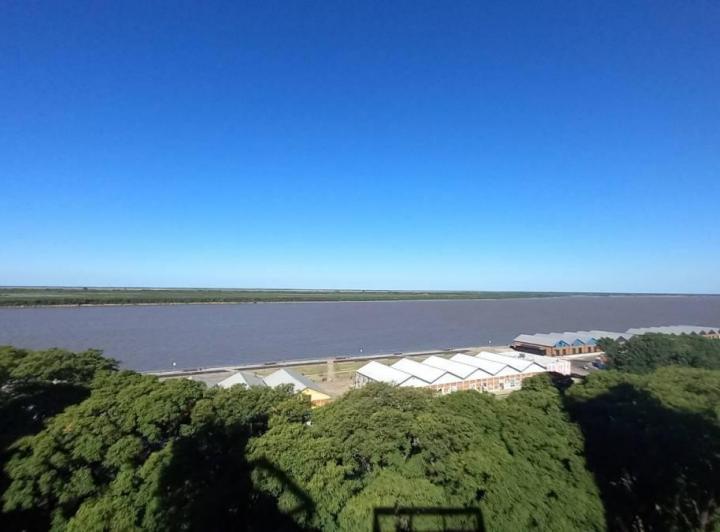 Venta/Permuta Departamento Semipiso Cuatro Dormitorios Cochera Baulera. Rio 2