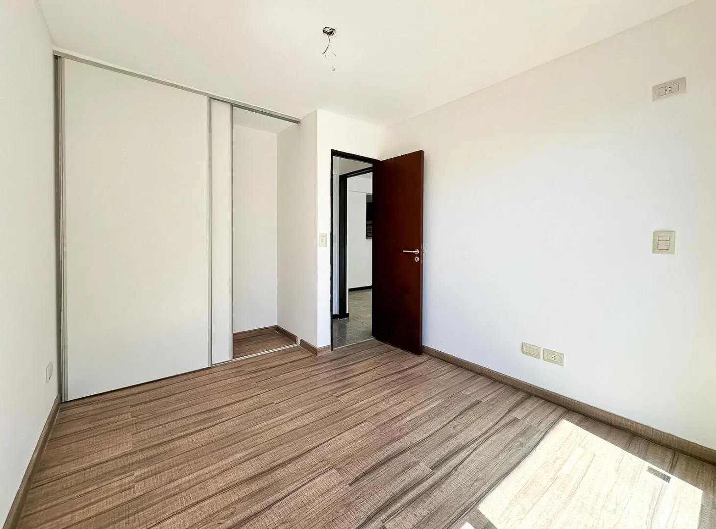 Venta Departamento Un Dormitorio Escritorio Categoria Balcon Con Patio A Estrenar. Lourdes 4