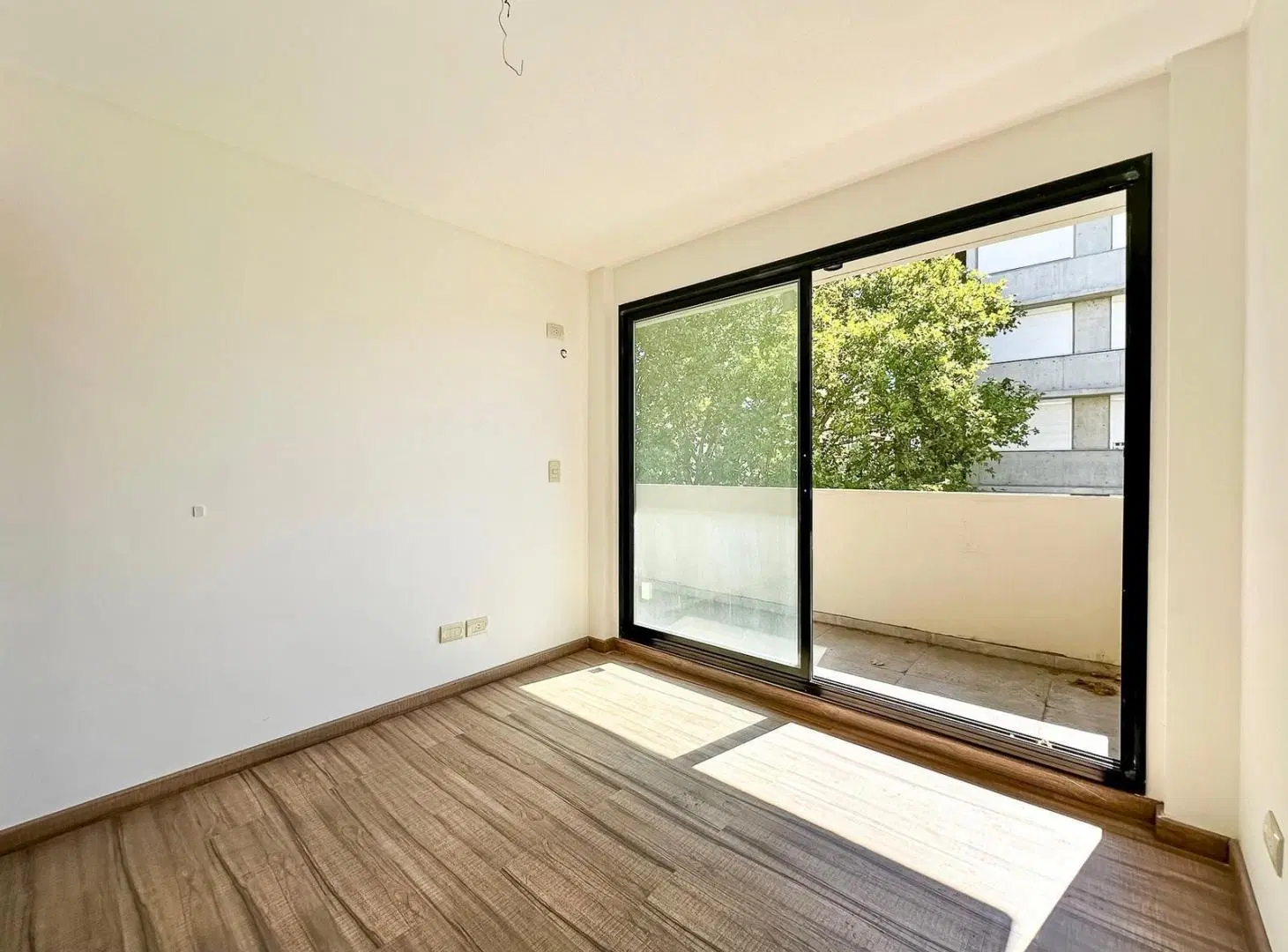 Venta Departamento Un Dormitorio Escritorio Categoria Balcon Con Patio A Estrenar. Lourdes 3