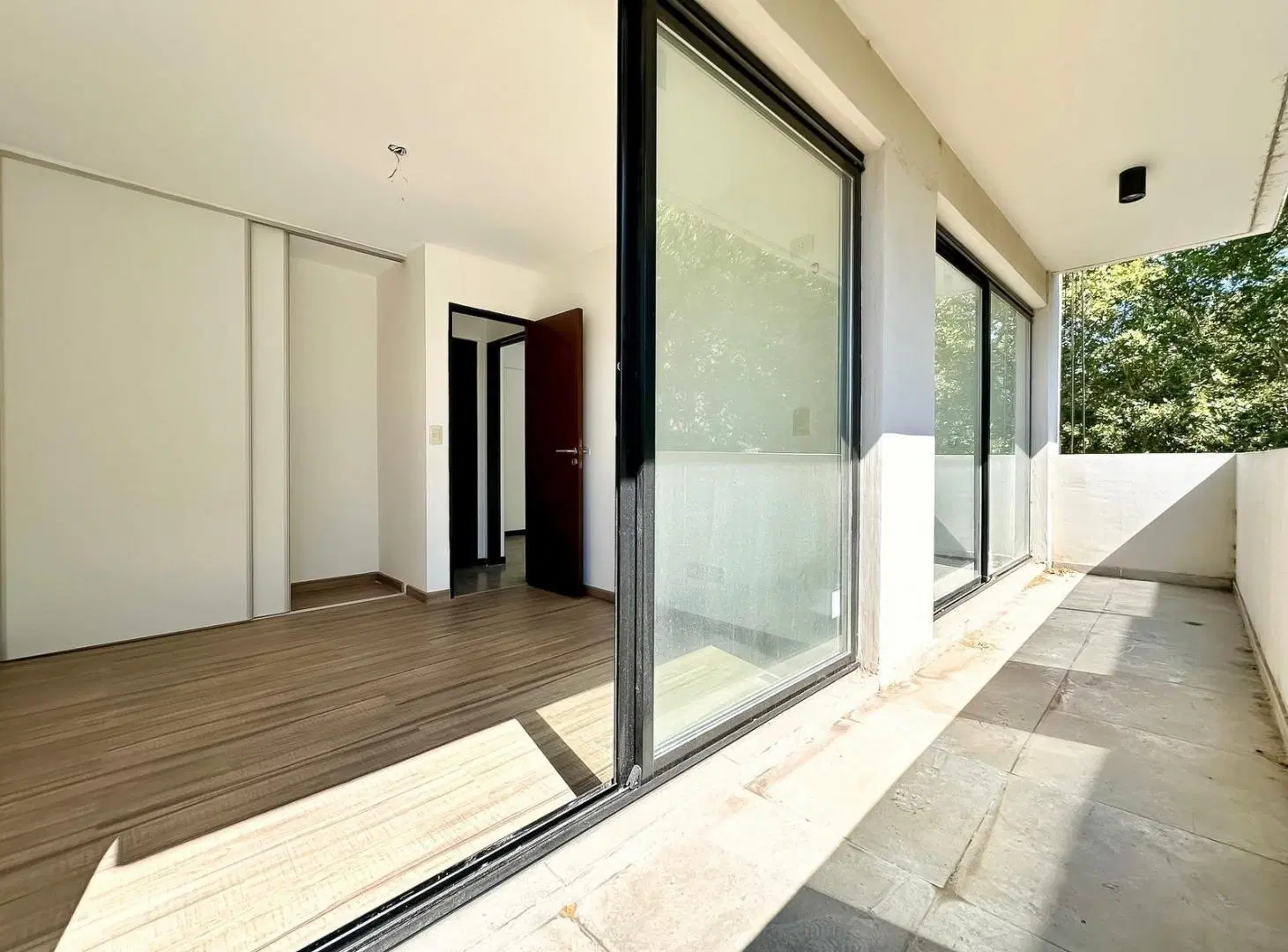 Venta Departamento Un Dormitorio Escritorio Categoria Balcon Con Patio A Estrenar. Lourdes 2