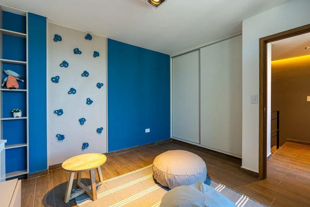 Venta Casa 4 Dormtiorios Con Pileta y Parrillero Cochera. Fisherton 4