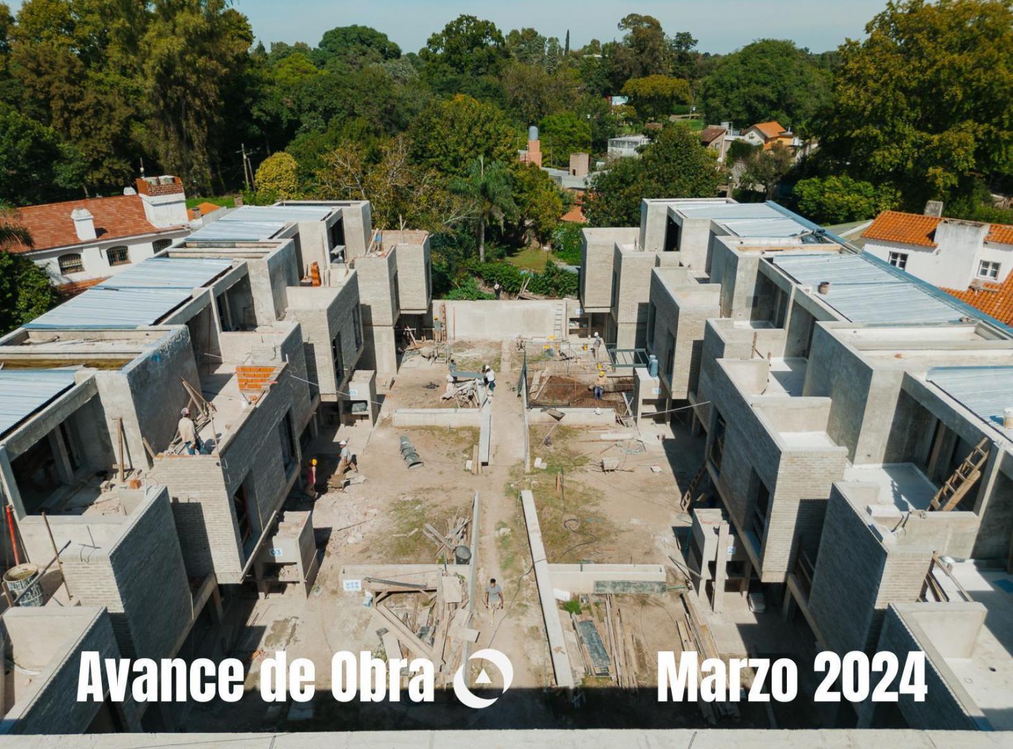 Venta Casa 4 Dormtiorios Con Pileta y Parrillero Cochera. Fisherton