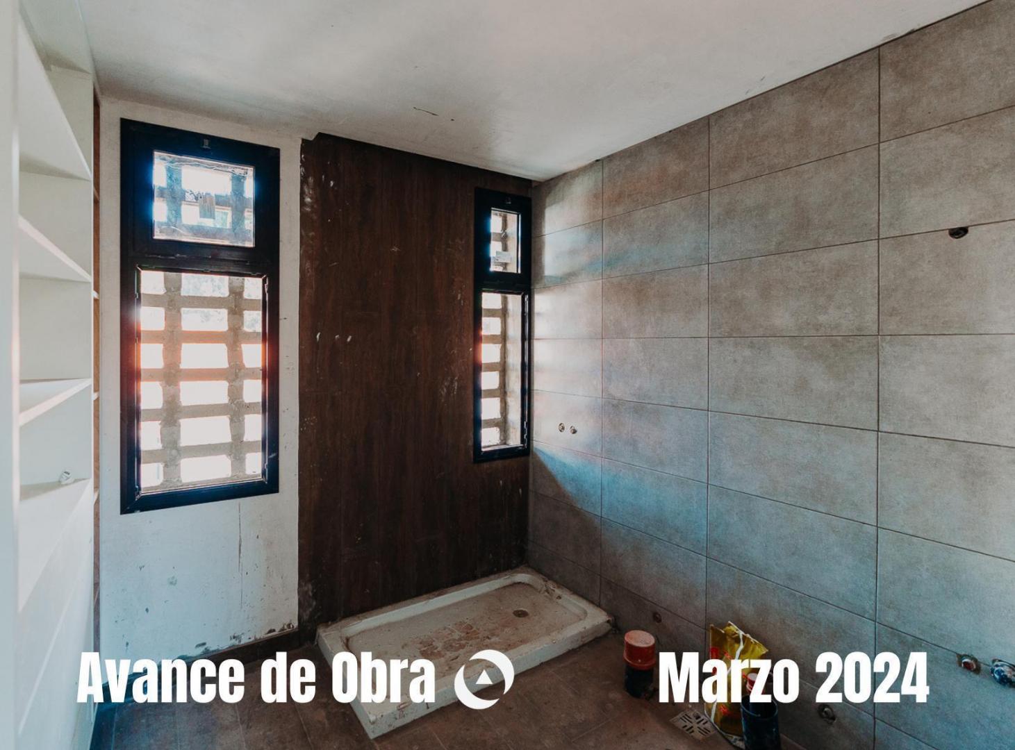 Venta Casa 4 Dormtiorios Con Pileta y Parrillero Cochera. Fisherton